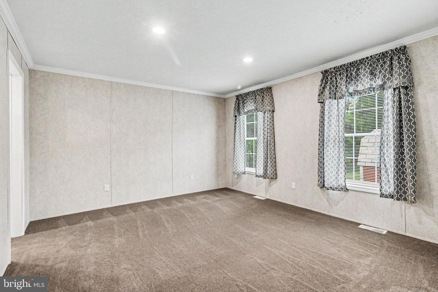 38 S Elmer Avenue photo 9