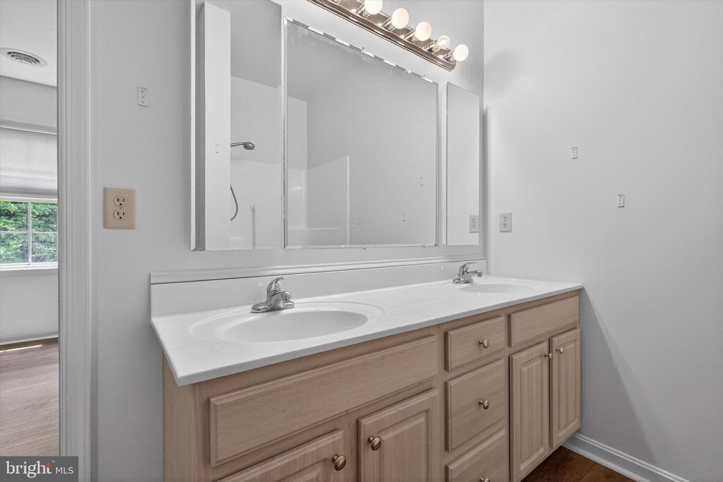 130 Leonard Lane photo 13