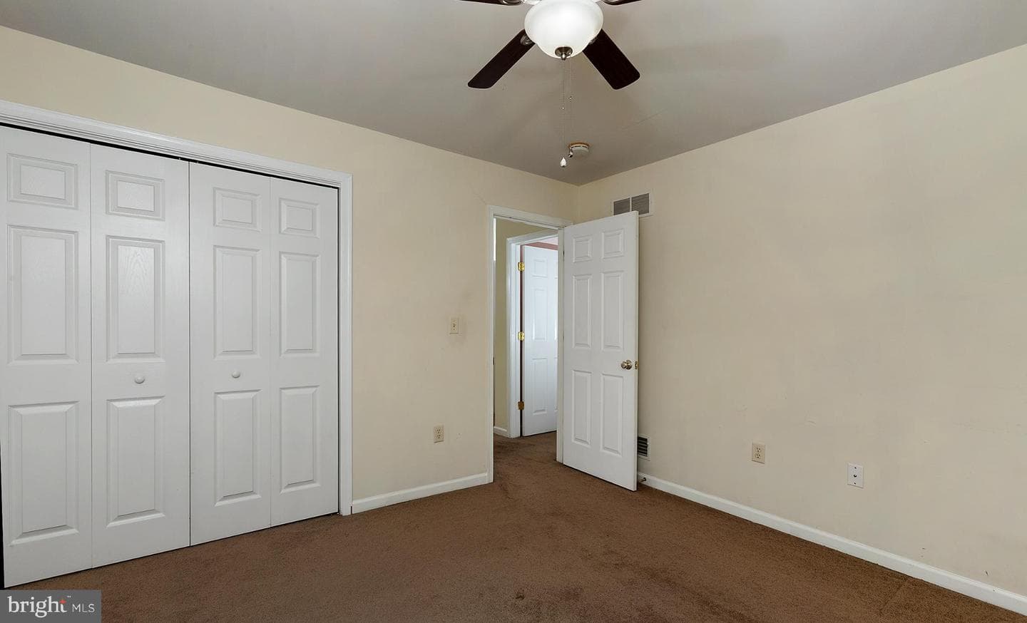 135 Mapleton Boulevard photo 18