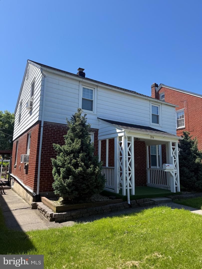 314 W Caracas Avenue photo 10