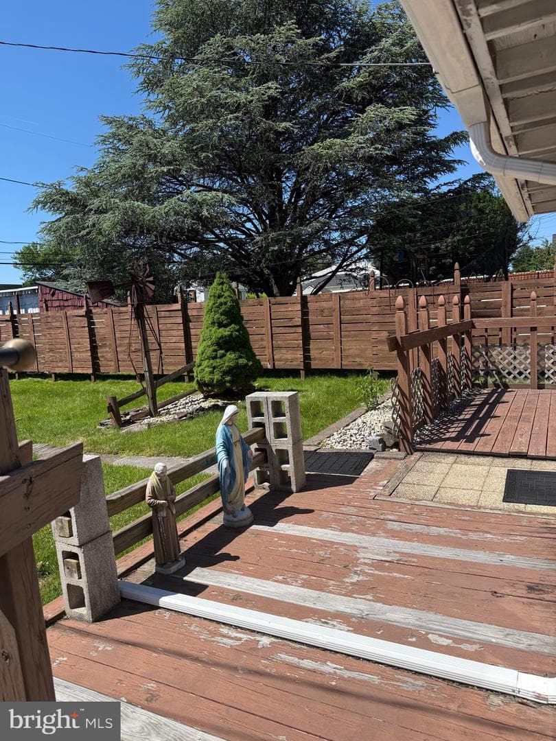 314 W Caracas Avenue photo 2