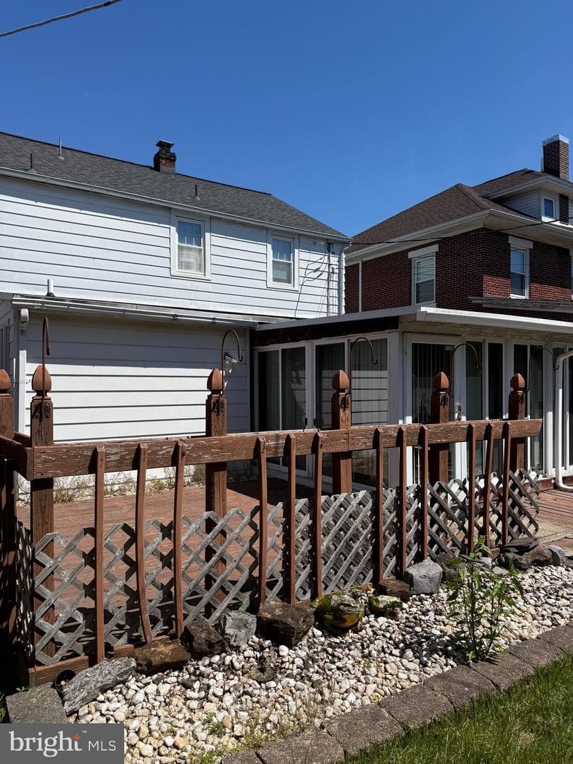 314 W Caracas Avenue photo 3