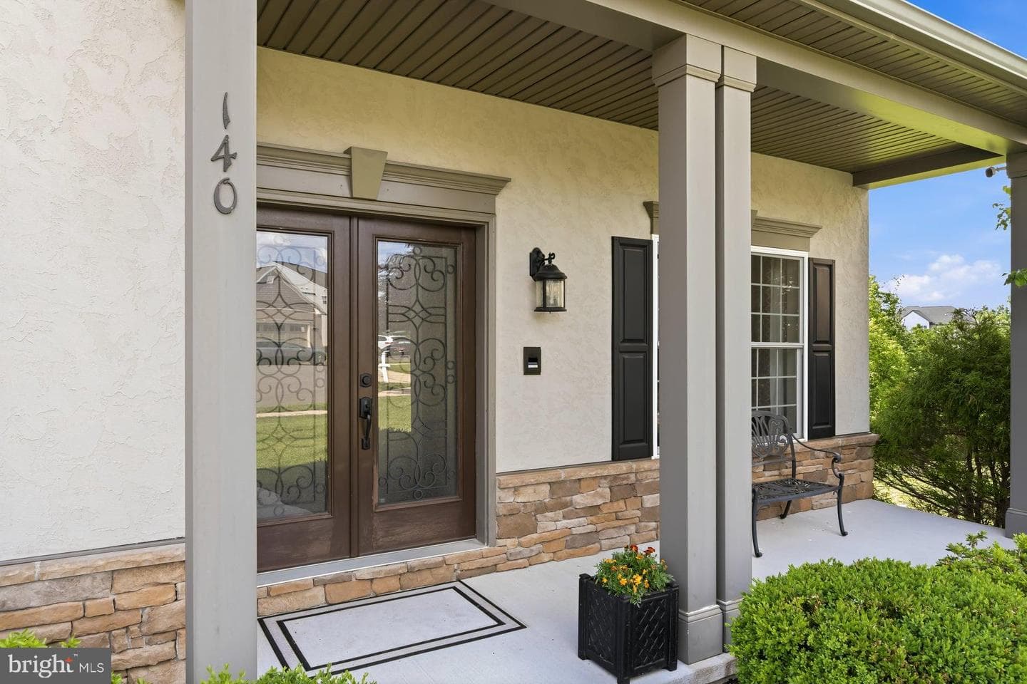 140 Woods Edge Dr photo 2