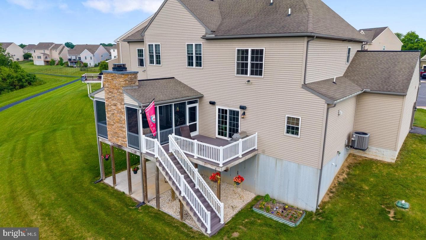 140 Woods Edge Dr photo 5