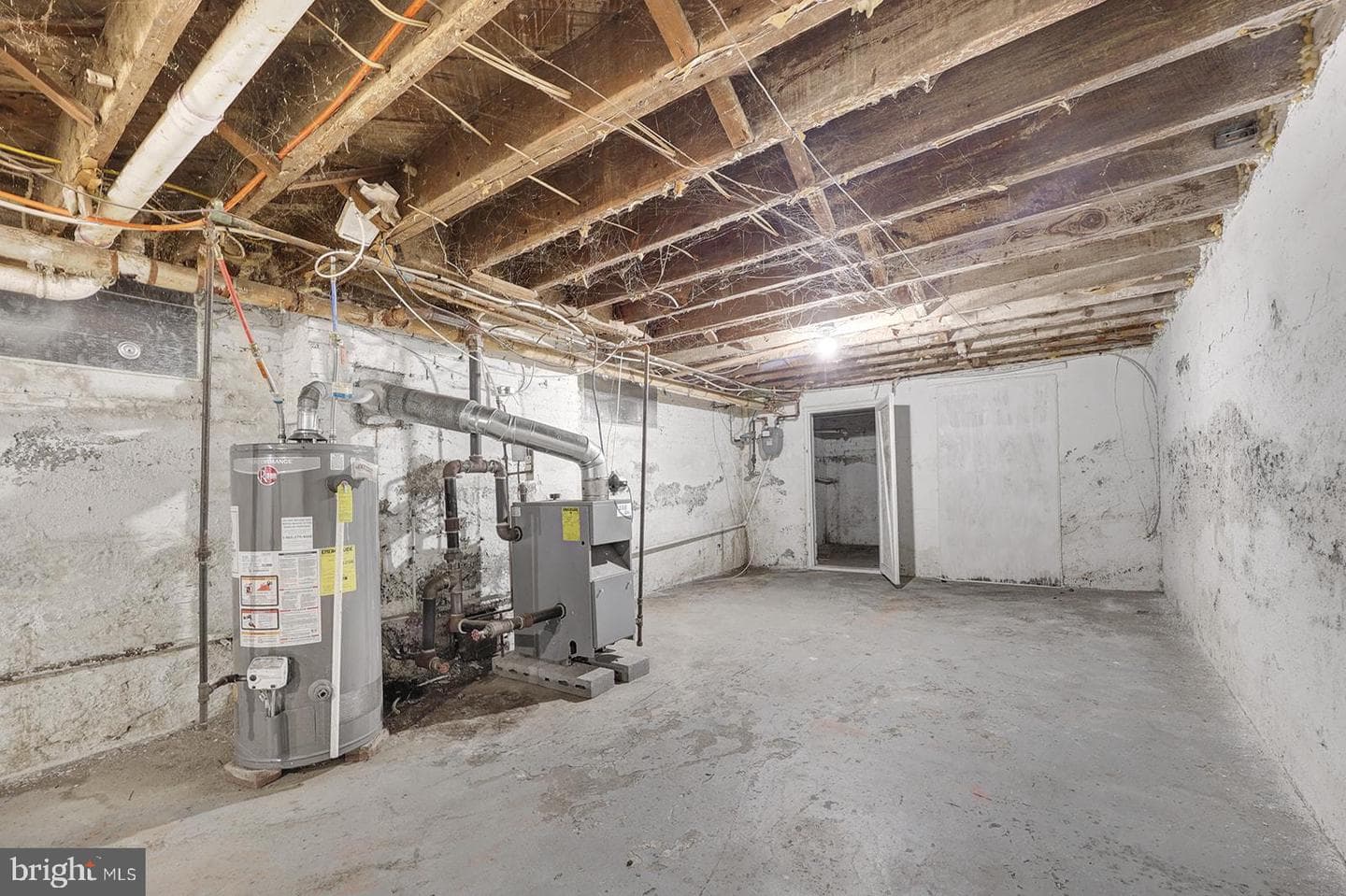 230 Seneca Street photo 27
