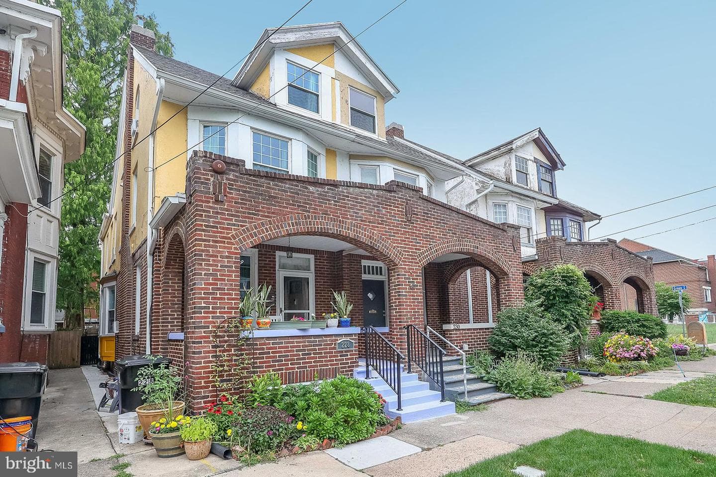 230 Seneca Street photo 3