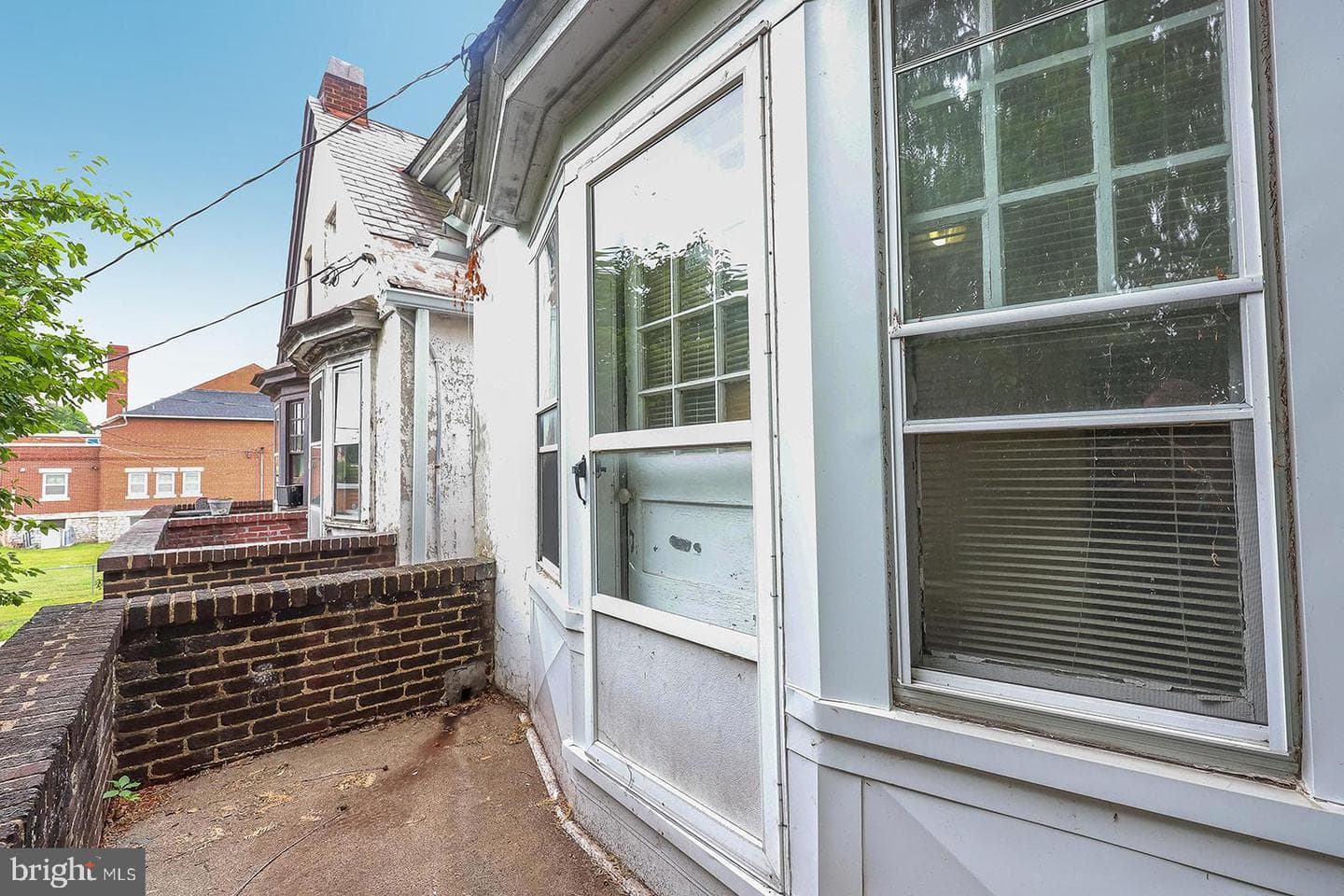 230 Seneca Street photo 9
