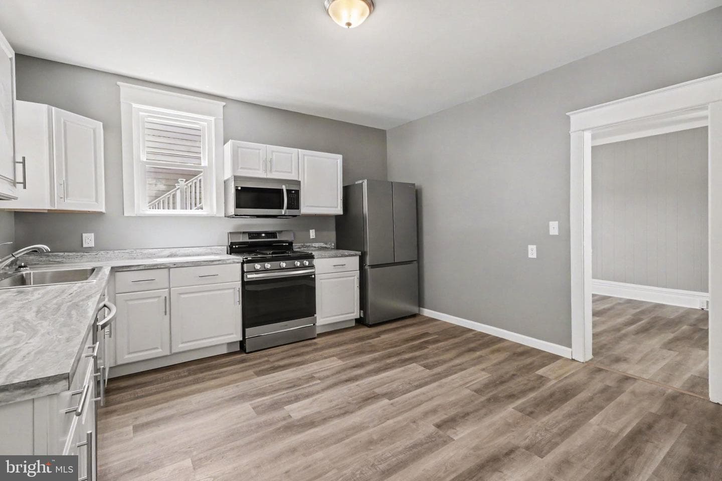 547 S Front Street photo 10