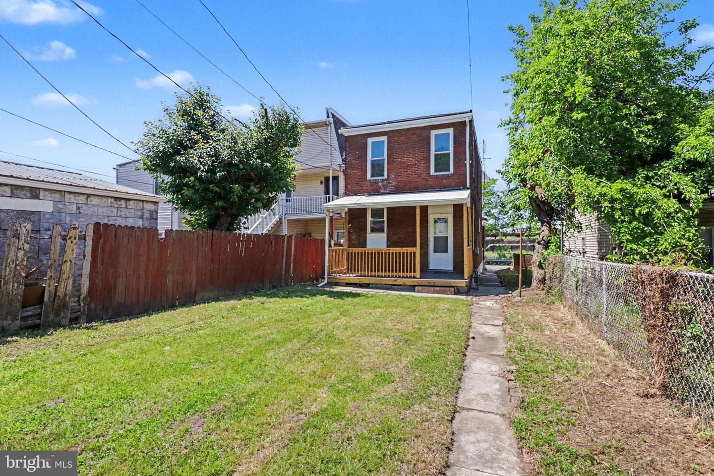 547 S Front Street photo 25
