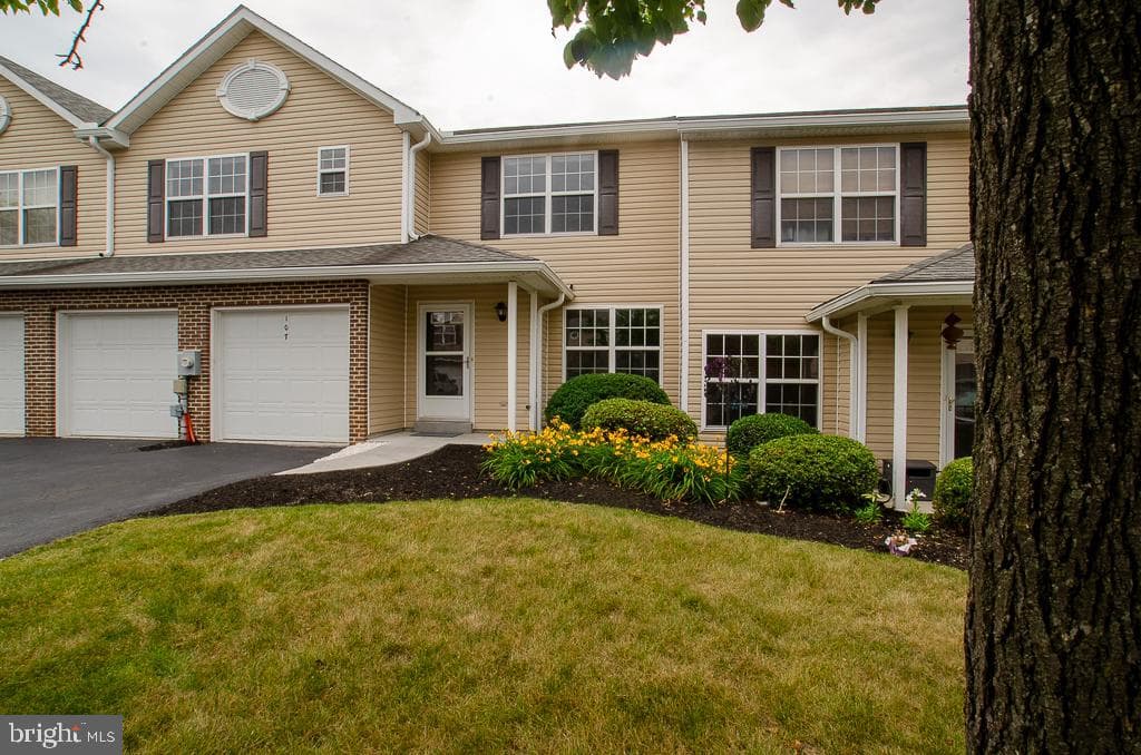 107 Peregrine Lane, Hummelstown