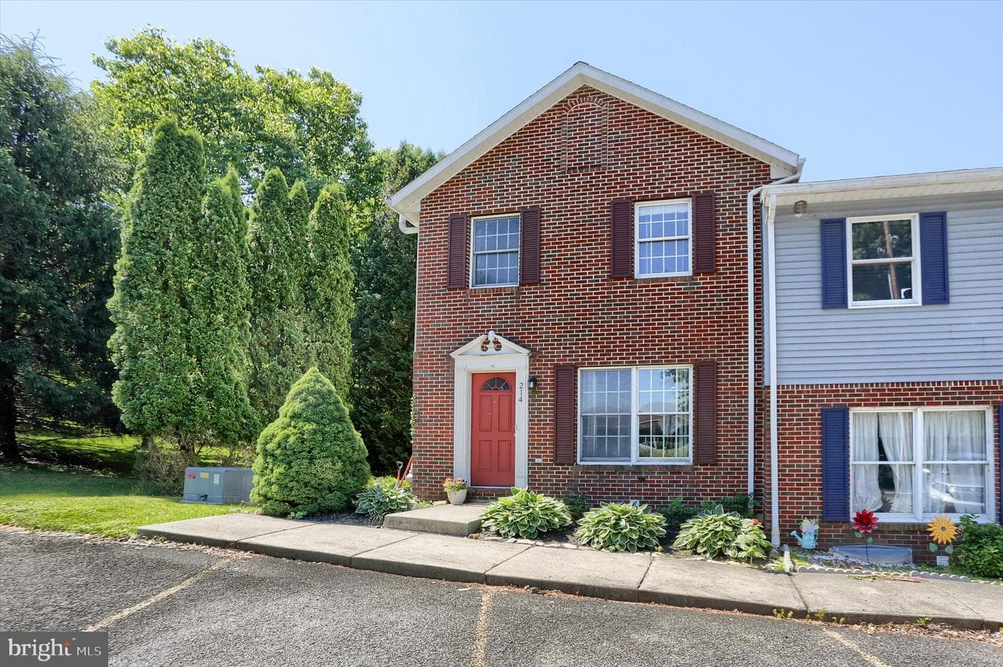 214 Schoolhouse Lane photo 3