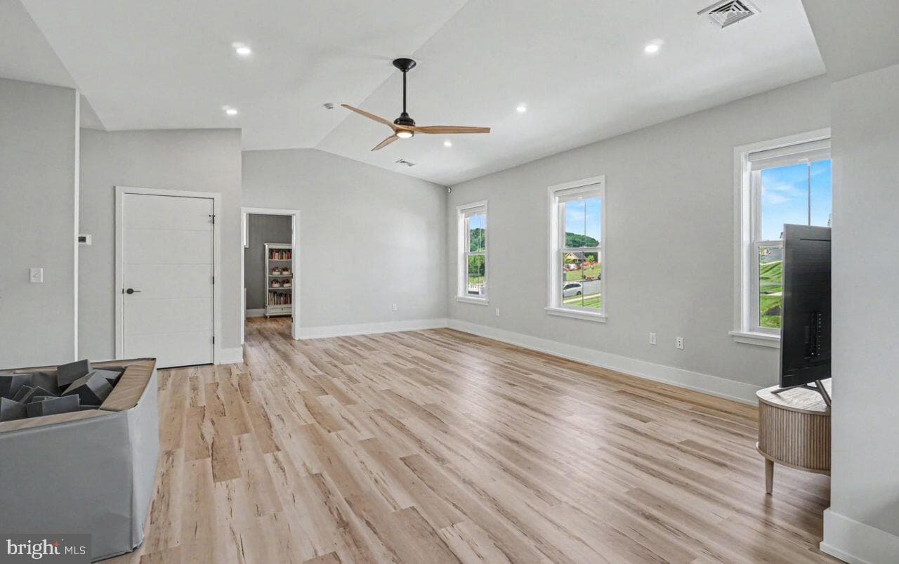 114 Jillian Way photo 32