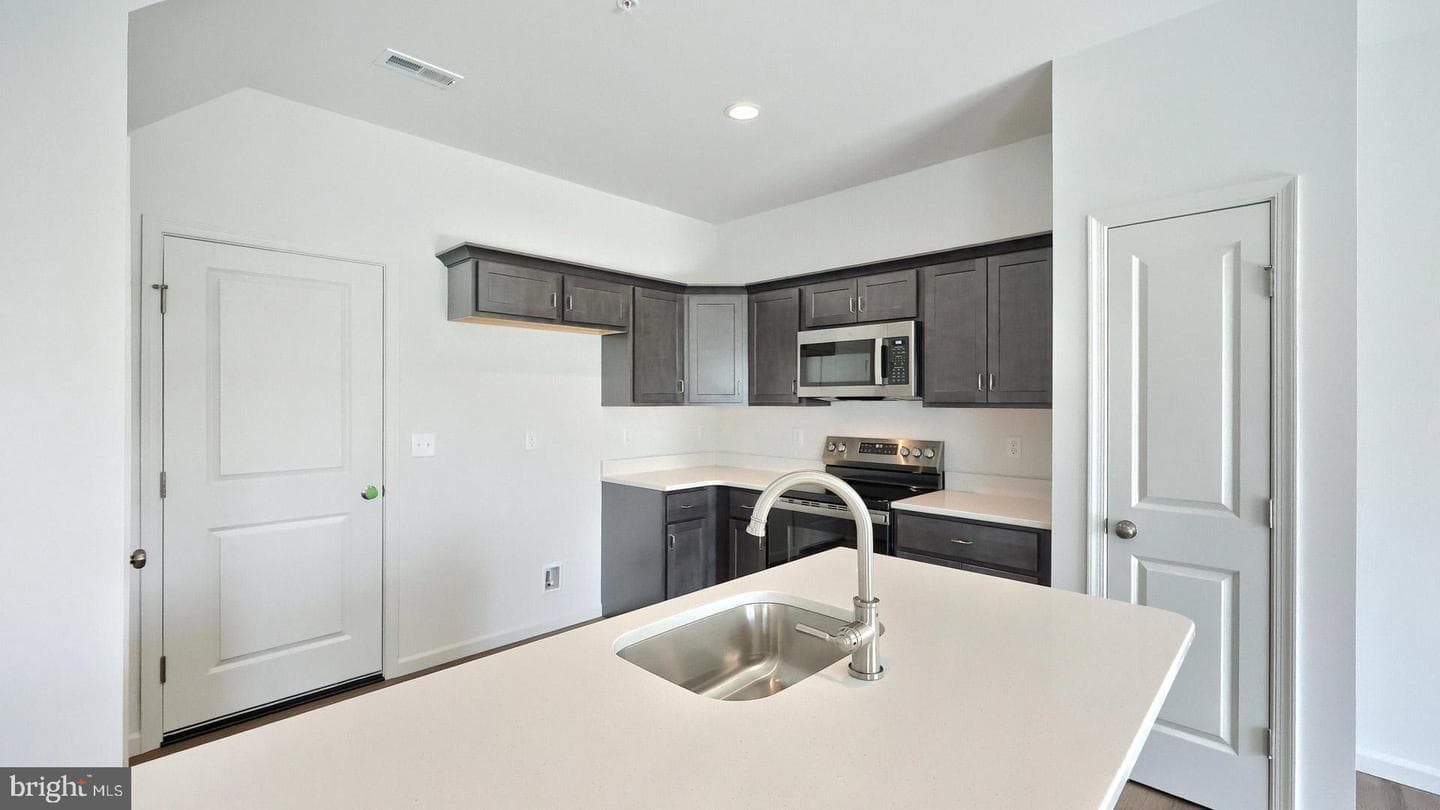 7851 Oak Brook Drive photo 13