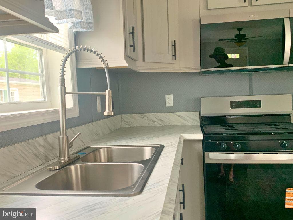 84 Erle Avenue photo 5