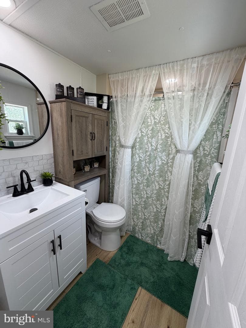 46 Rose Avenue photo 16