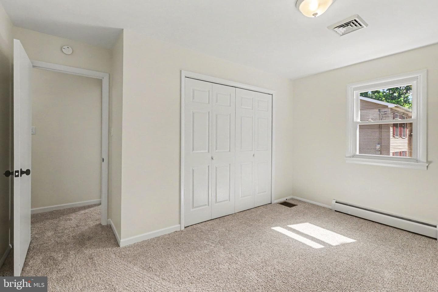 4722 Clarendon Street photo 14