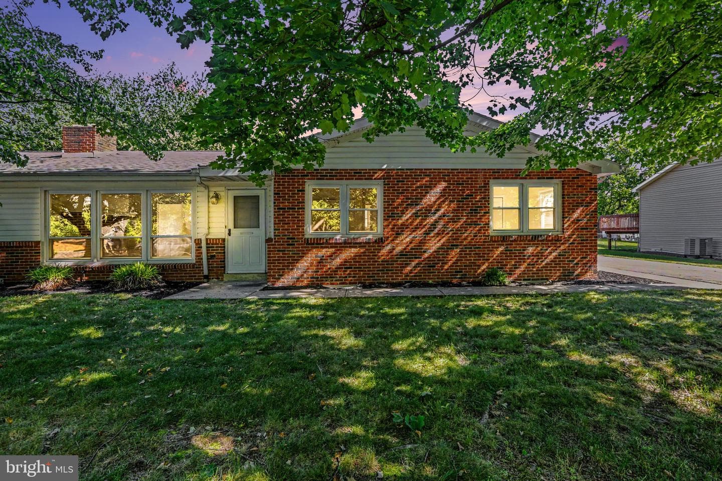 4722 Clarendon Street photo 34