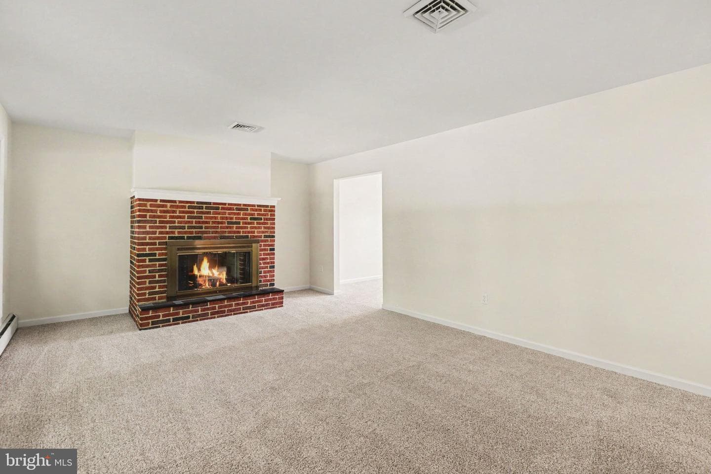 4722 Clarendon Street photo 7