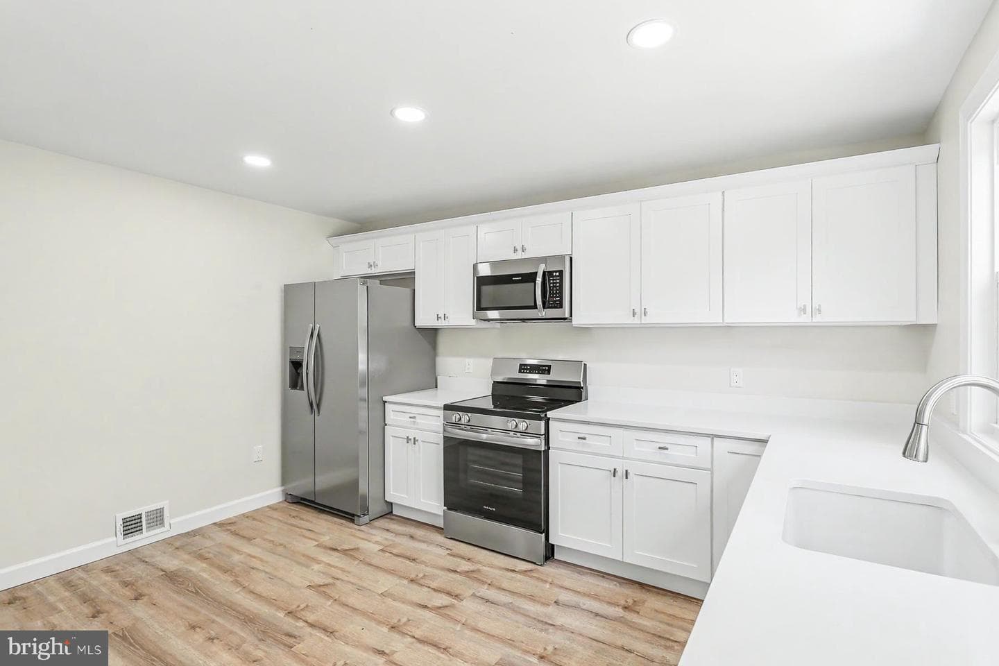 230 S 4th Street photo 9