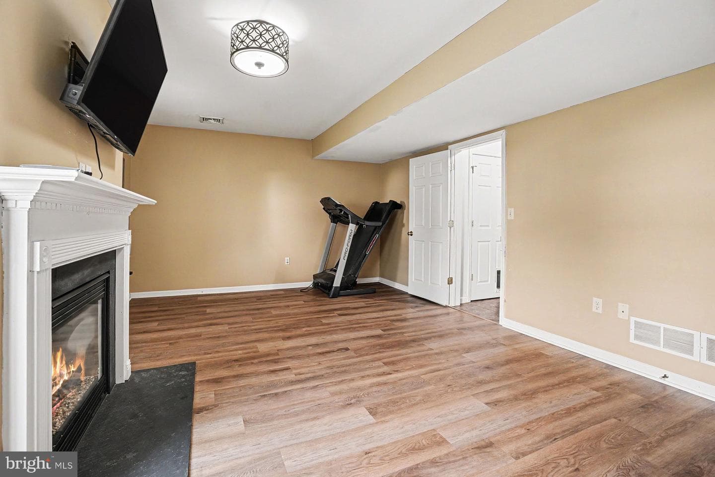 156 Mapleton Boulevard photo 10