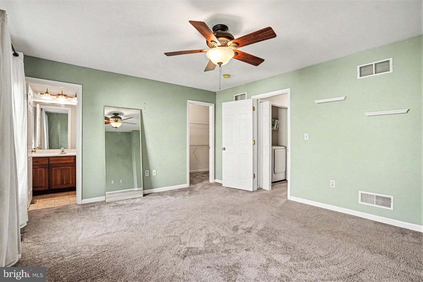 156 Mapleton Boulevard photo 11