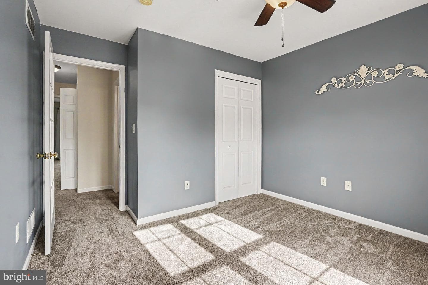156 Mapleton Boulevard photo 14