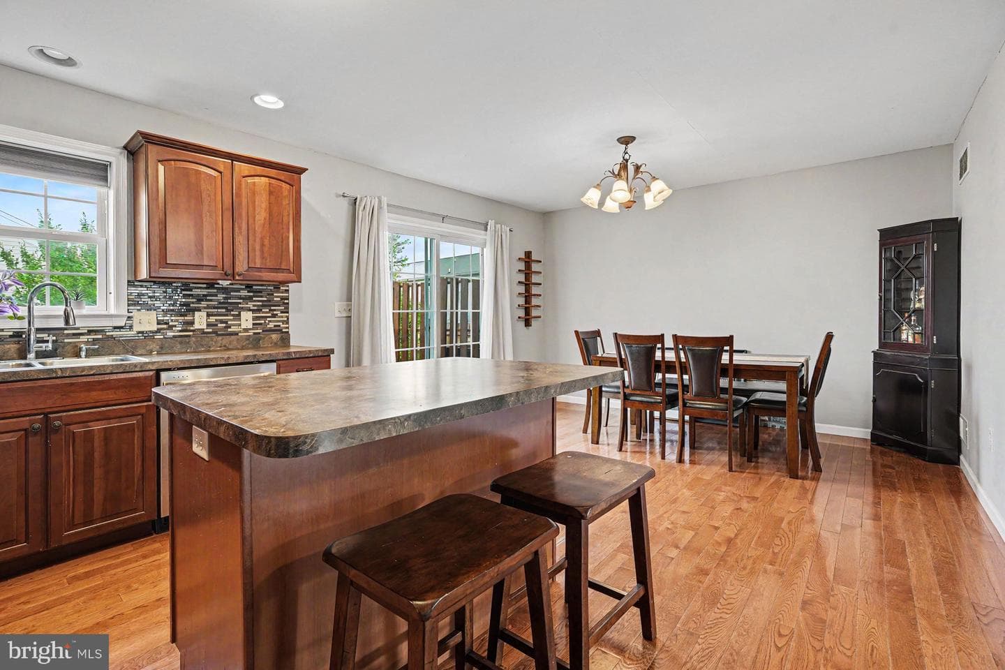 156 Mapleton Boulevard photo 4