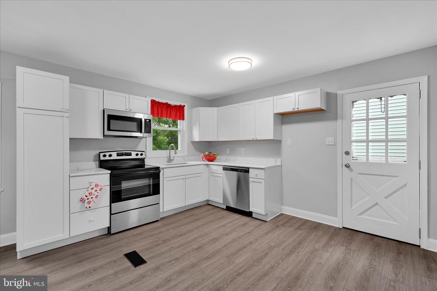 3947 Elmerton Avenue photo 9