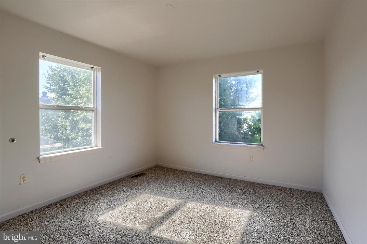 1631 Derry Street photo 12
