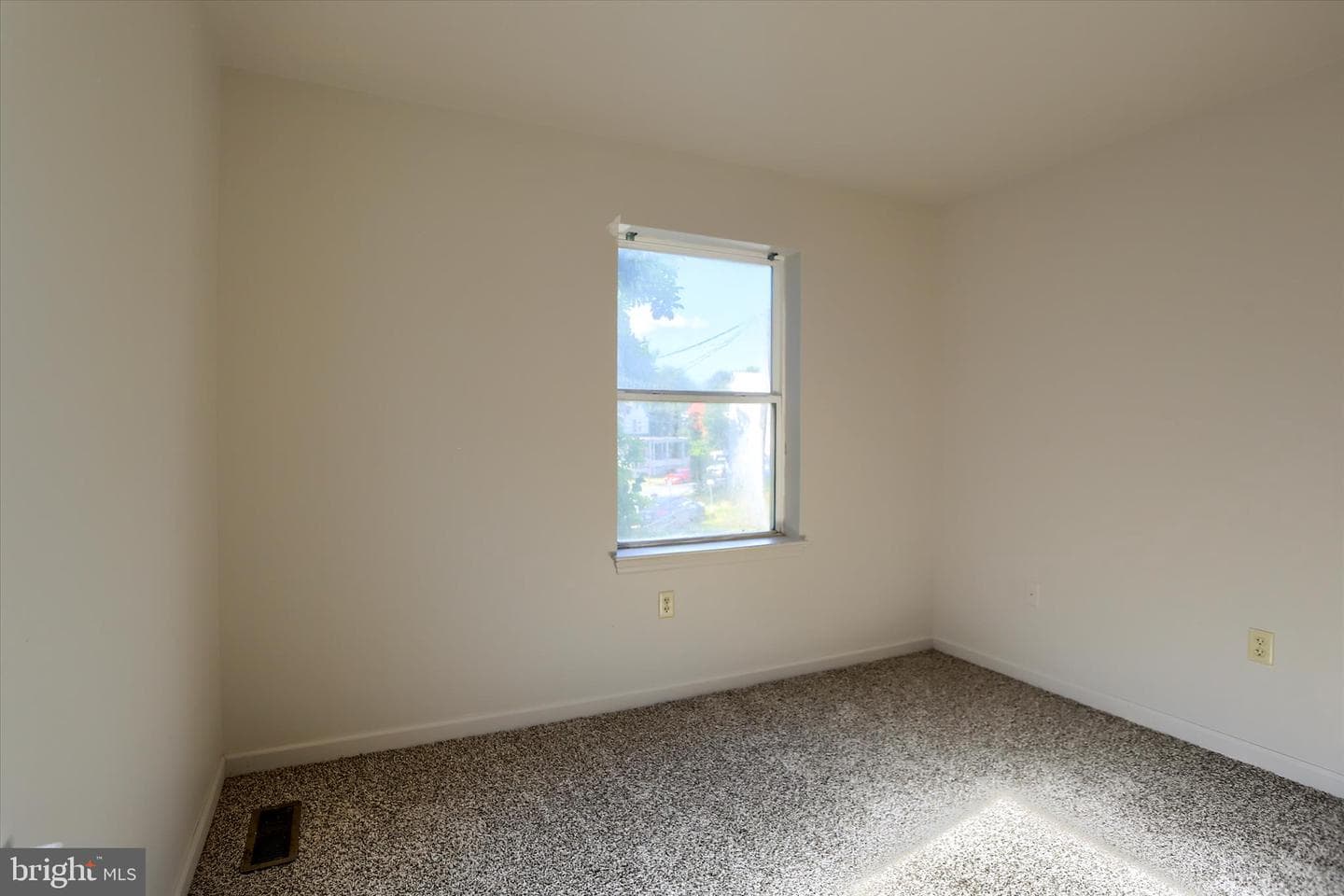 1631 Derry Street photo 17