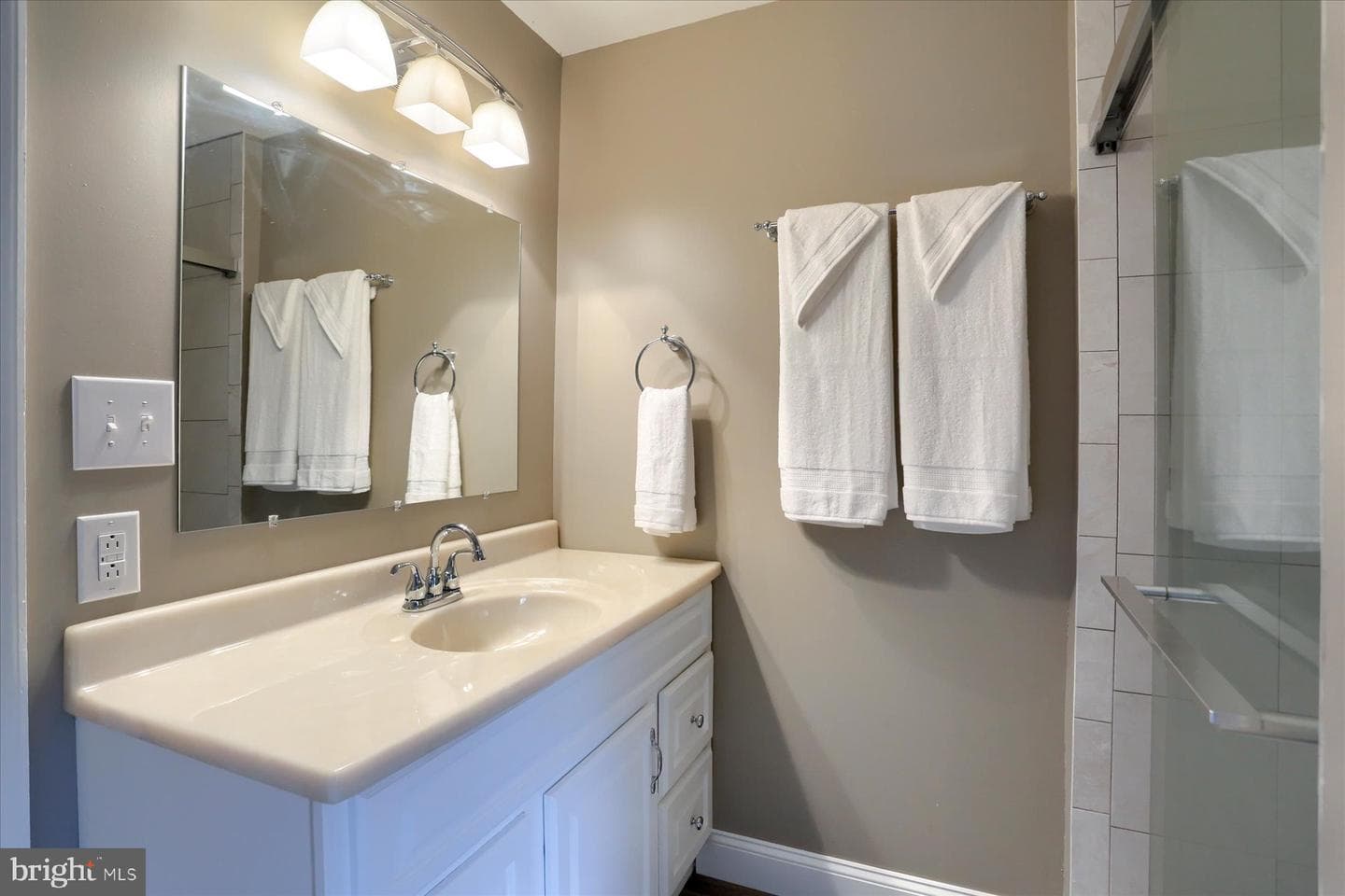 233 Hamilton Street photo 24