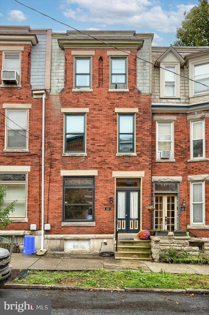 233 Hamilton Street photo 3