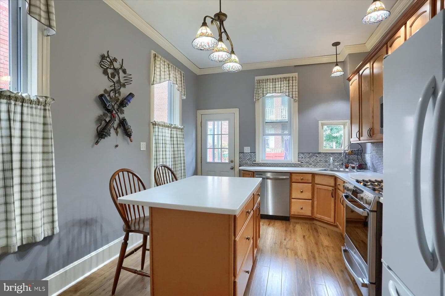 233 Hamilton Street photo 9