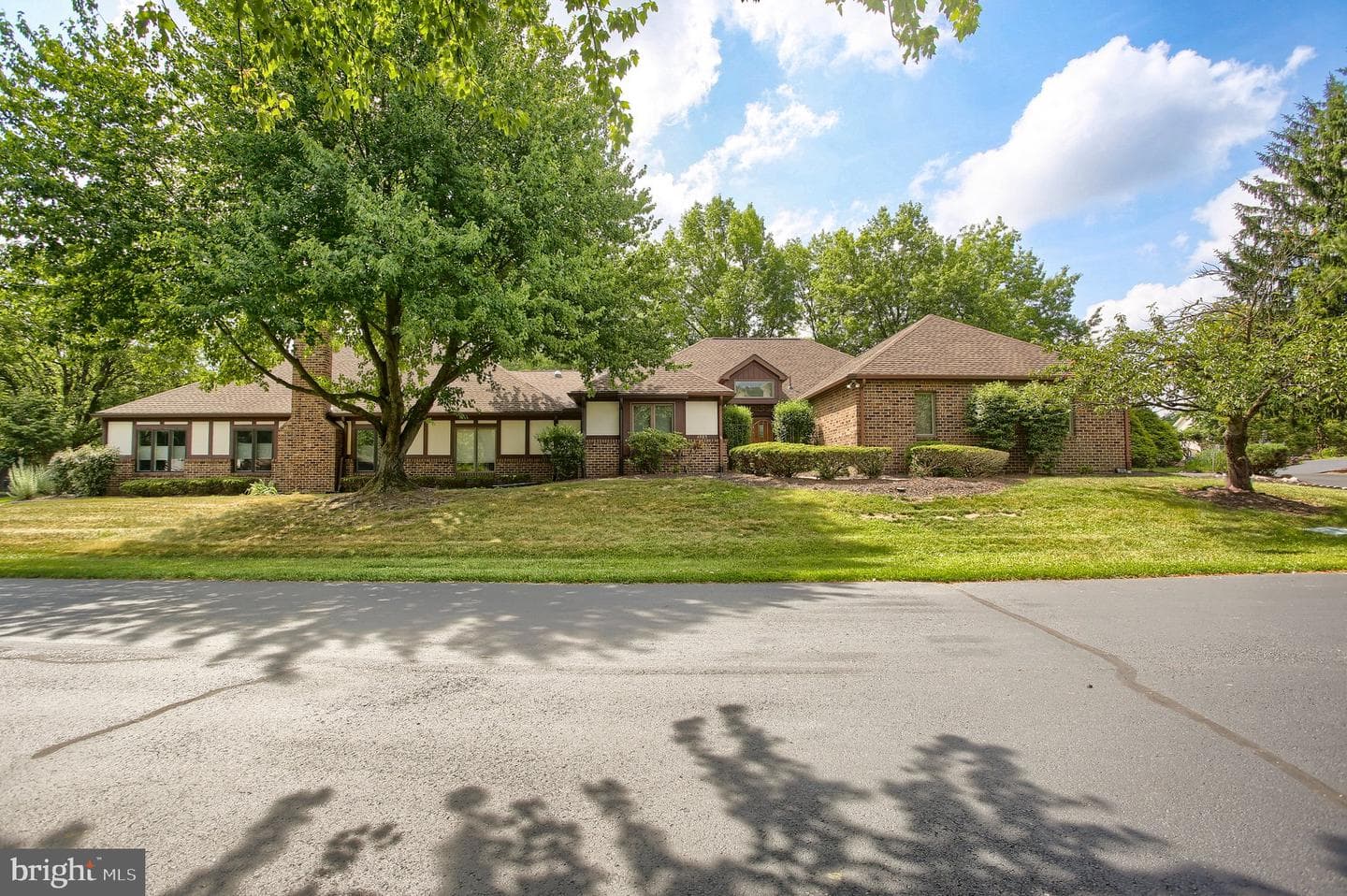 4085 Greystone Drive photo 3