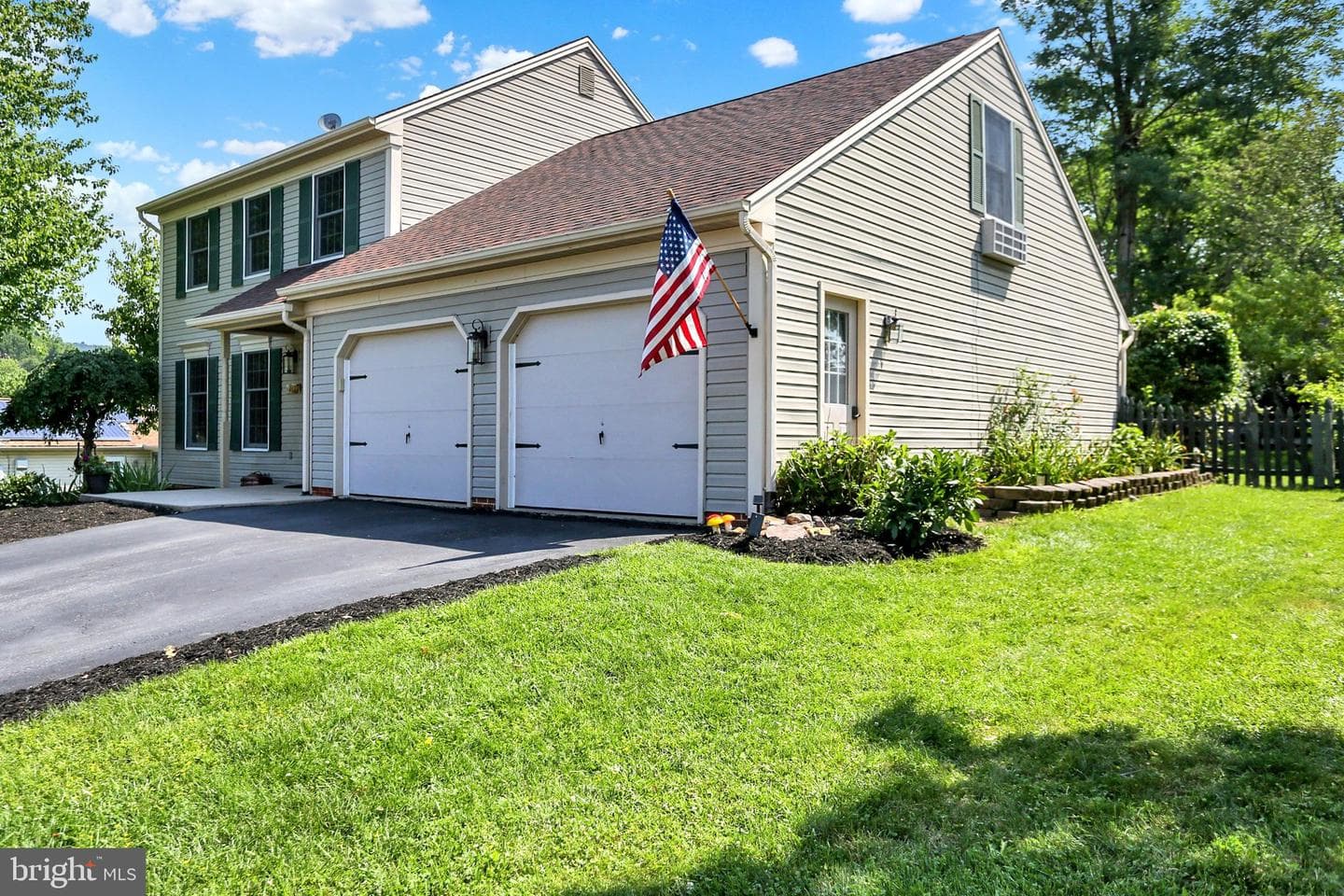 2413 Wicklow Drive photo 2