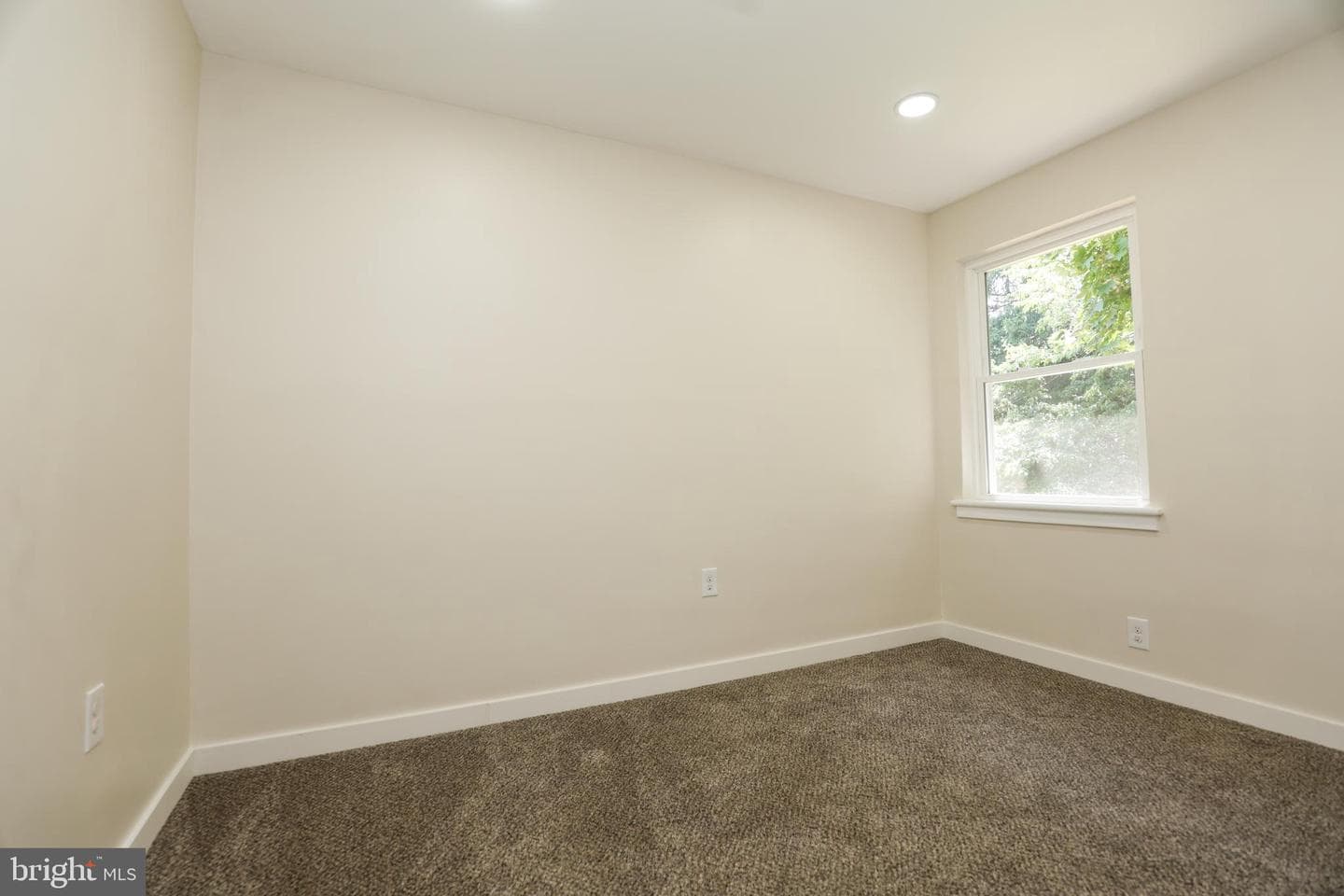 408 Clinton Road photo 31