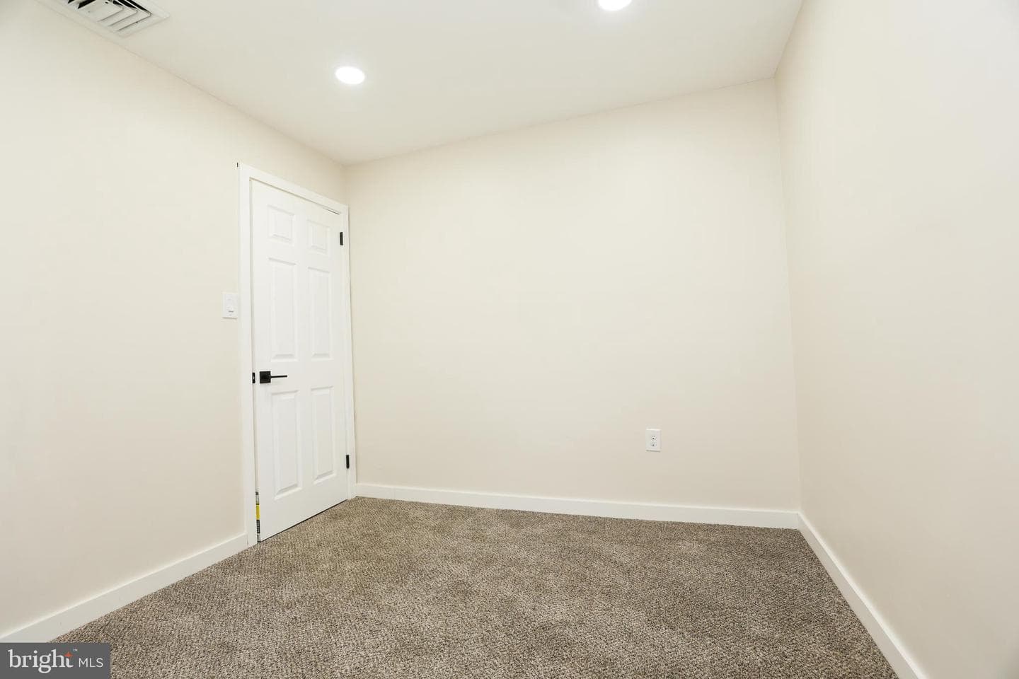 408 Clinton Road photo 33