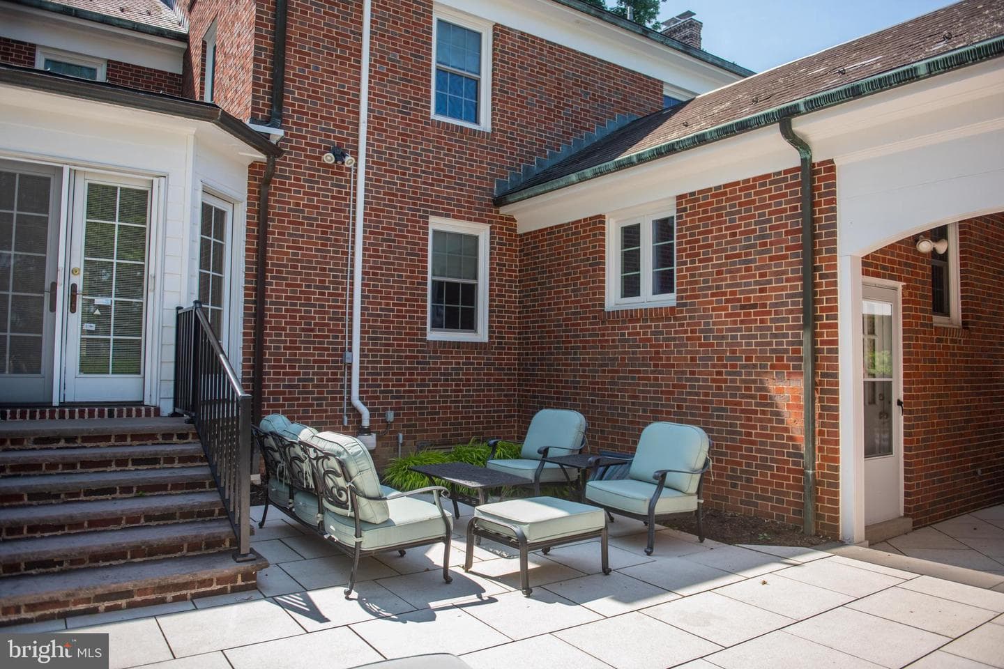 371 Elm Avenue photo 38