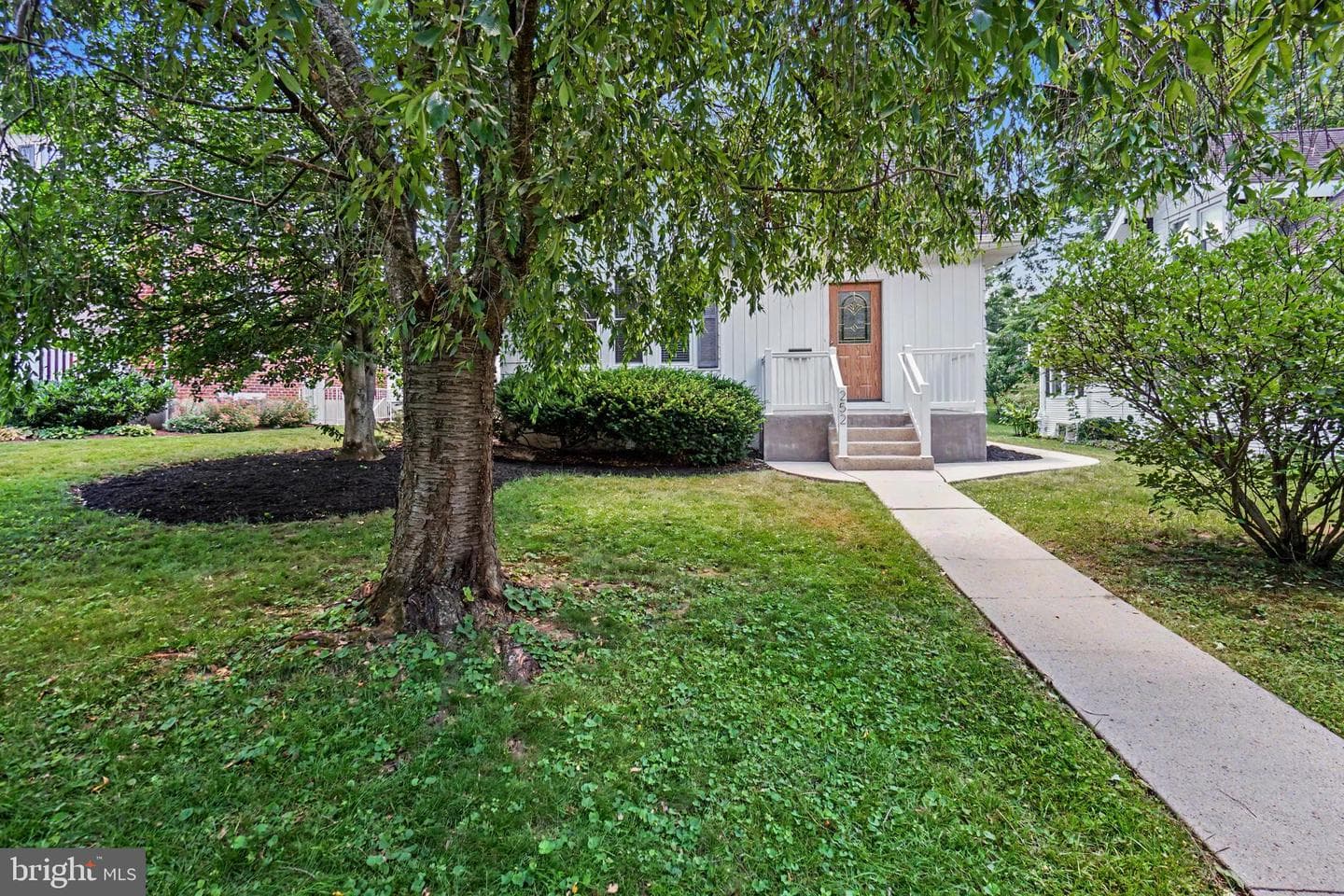 252 E Areba Avenue photo 22