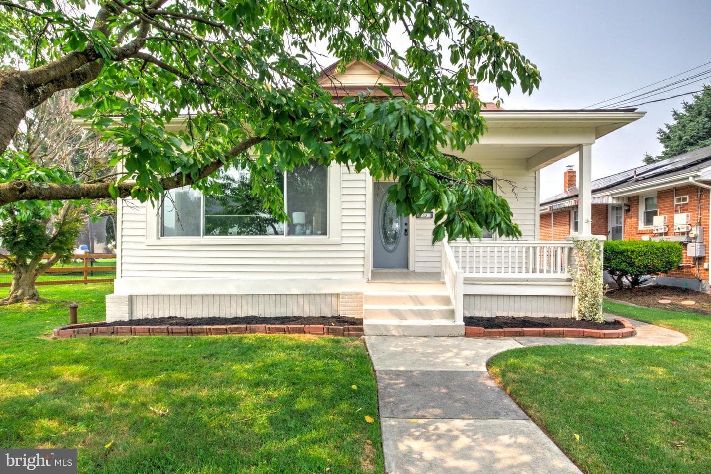 1421 E Derry Road