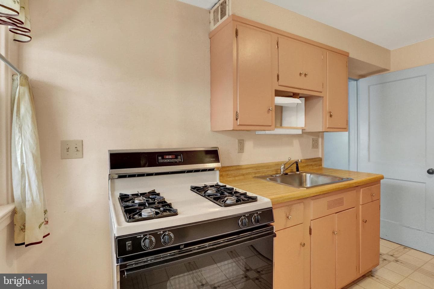 2473 Berryhill Street photo 6