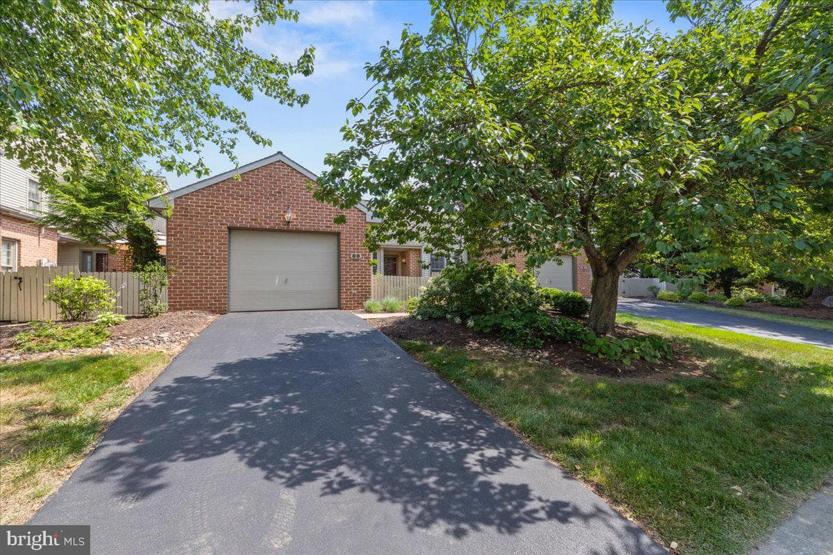 89 Cambridge Drive photo 2