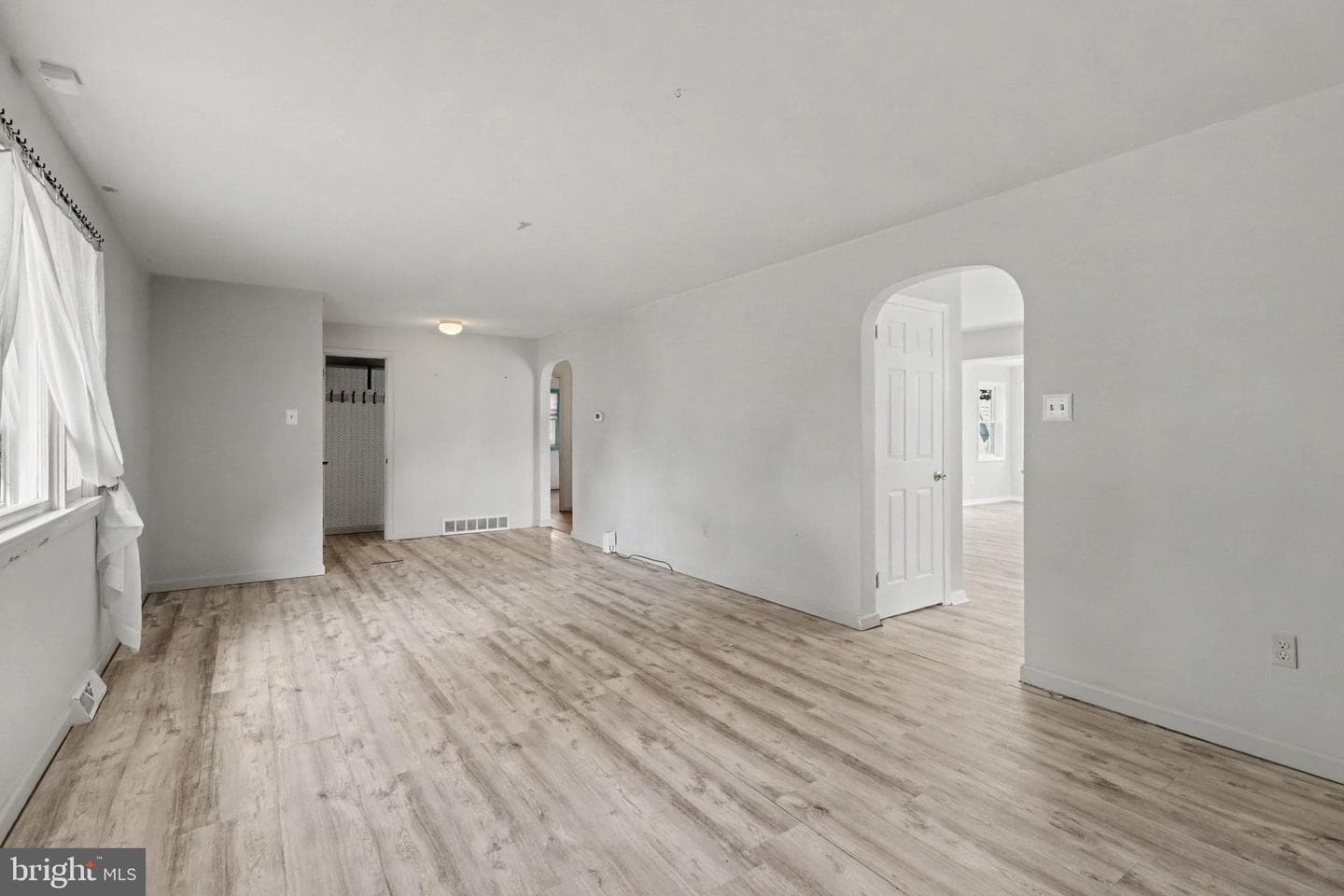 7050 Jefferson Street photo 9