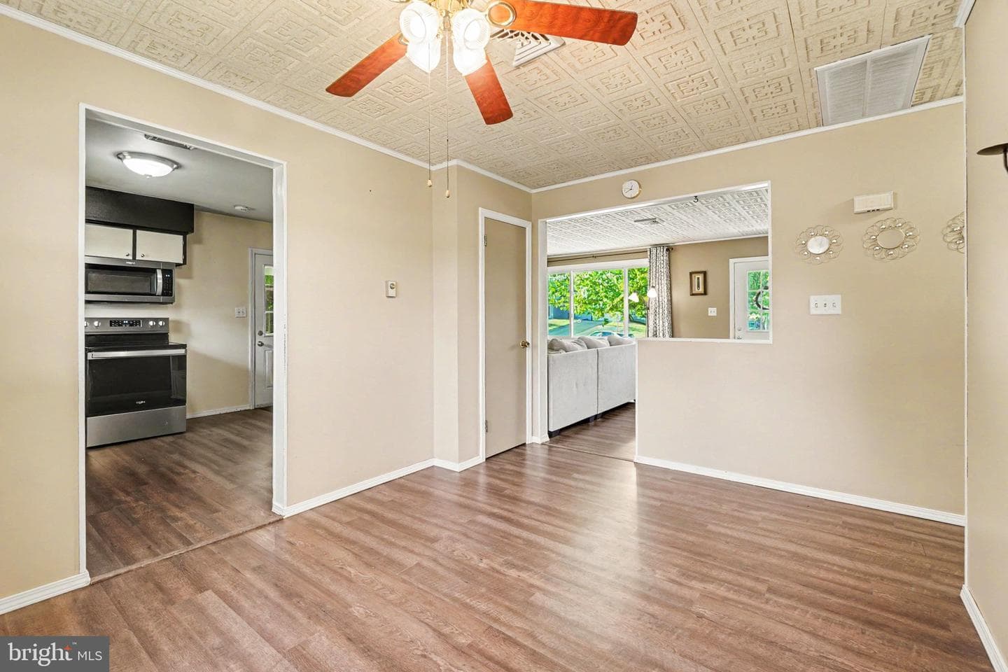 121 Carolyn Street photo 6