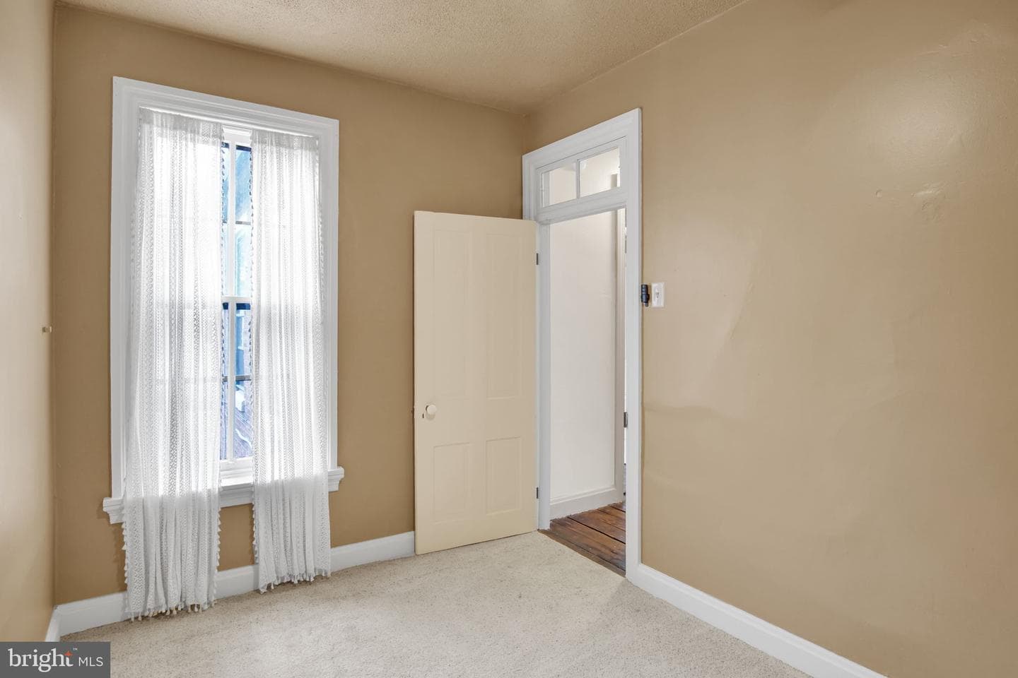 542 Race St photo 16