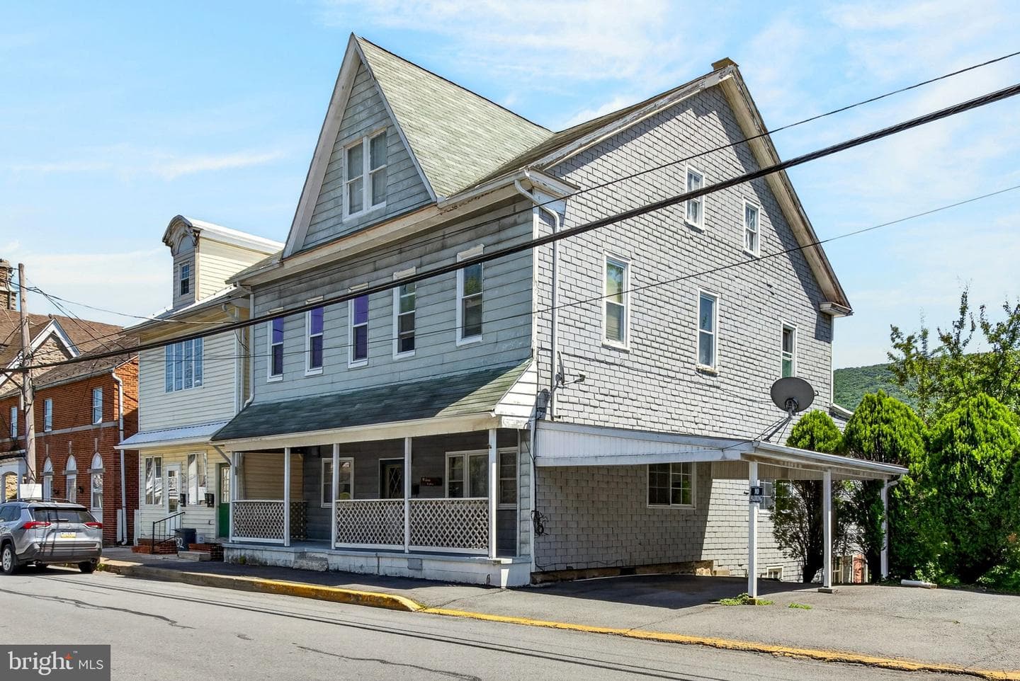 128 E Market St photo 3