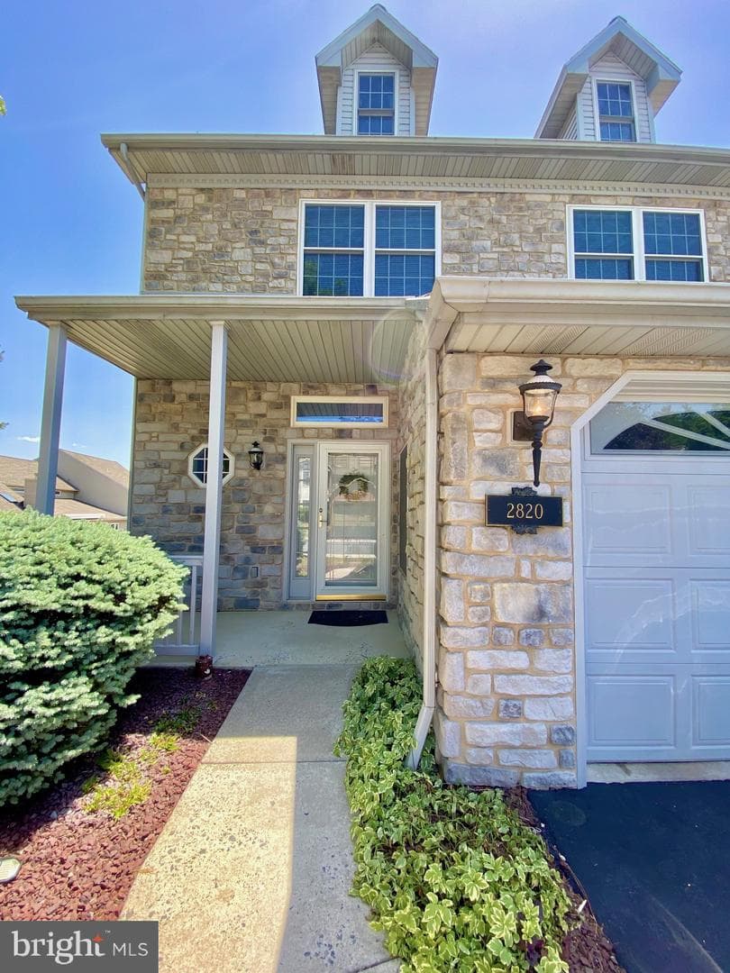 2820 Oakwood Dr photo 2