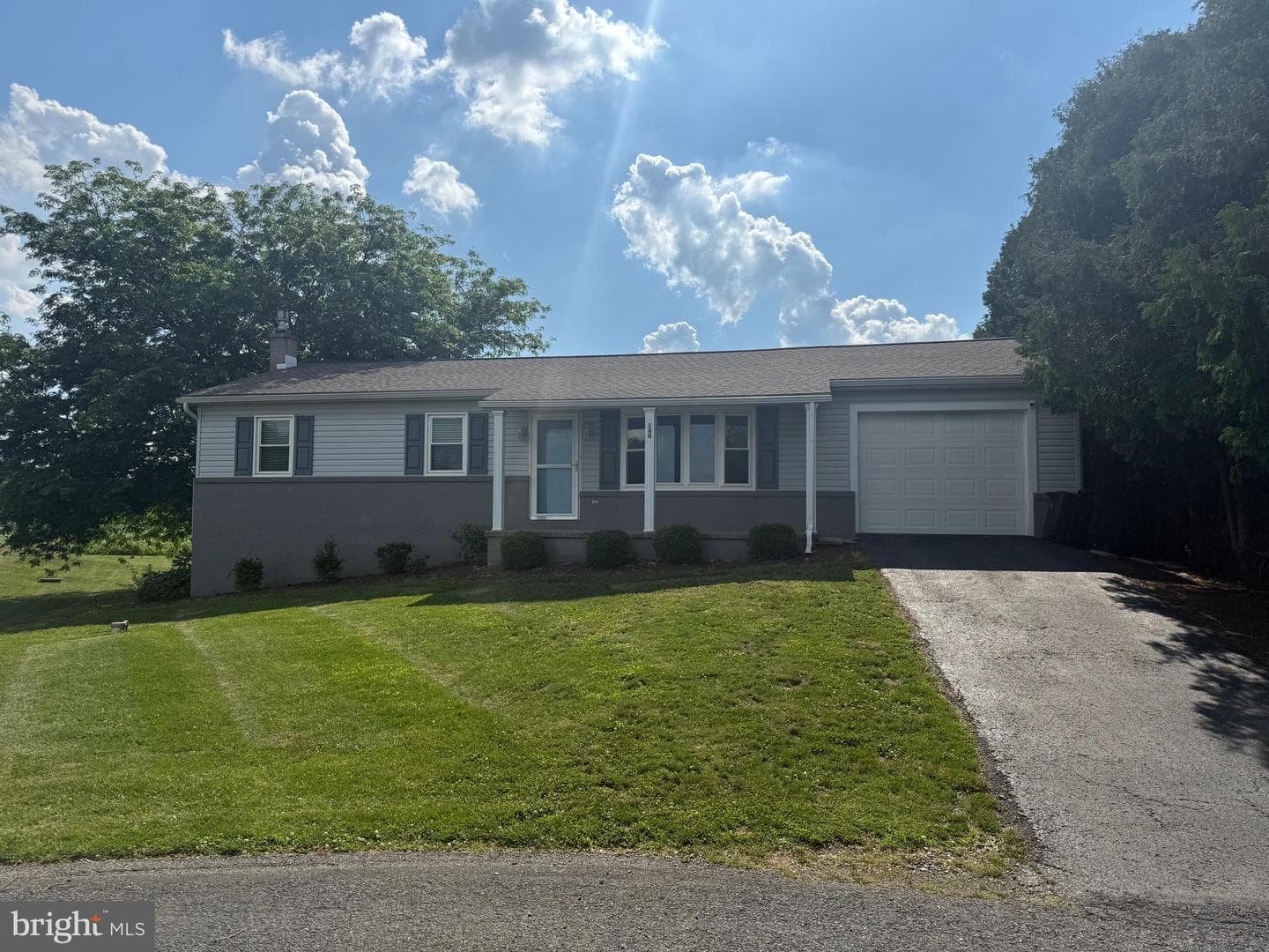 140 Mountain View Road, Elizabethville