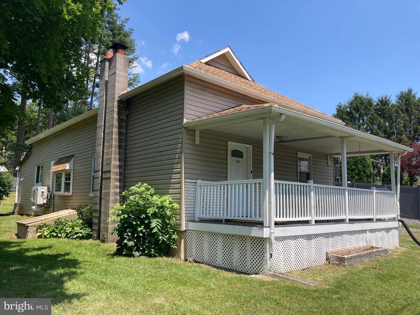 1213 W Market St, Williamstown