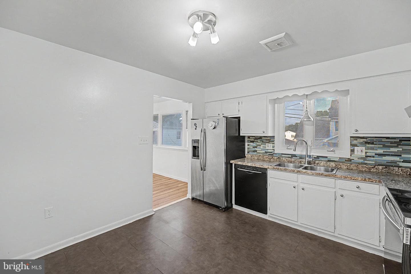 231 Eddington Avenue photo 8